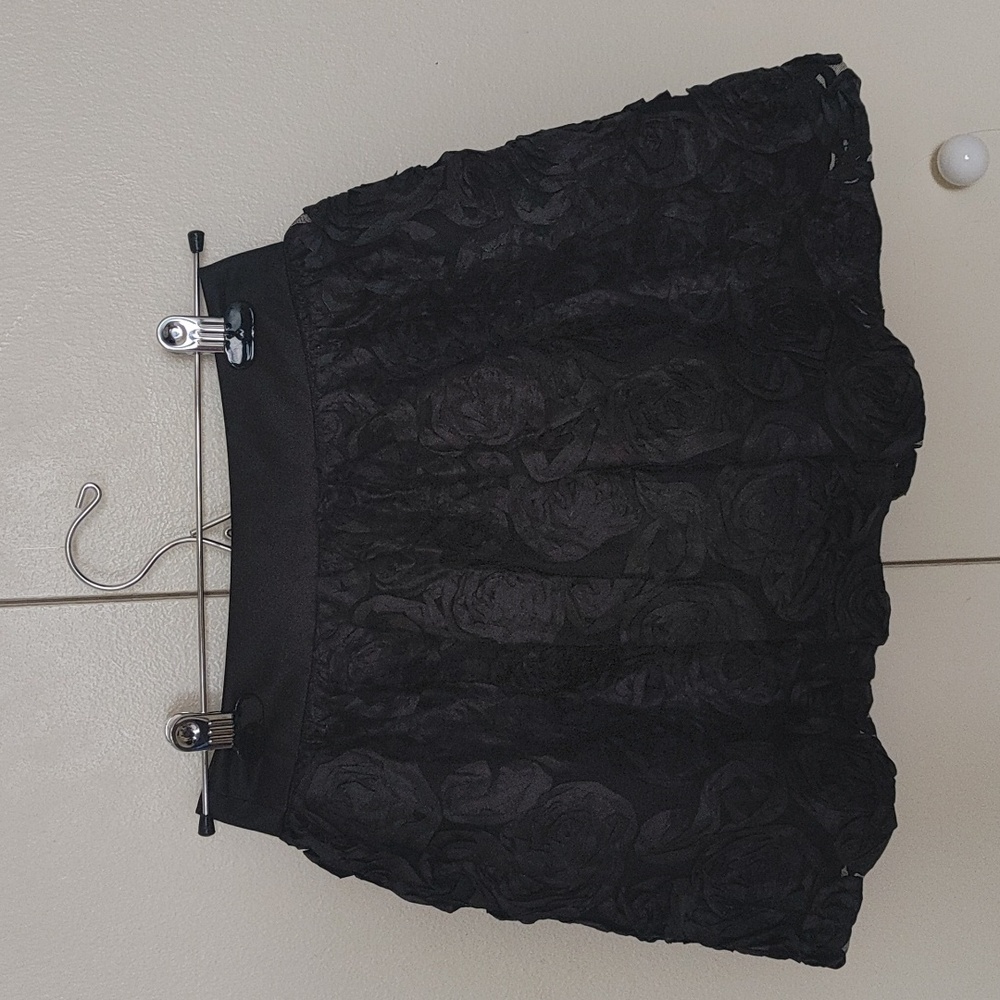 Forever 21 Black Floral Lace Embroidered Skirt XS Extra Small Polyester